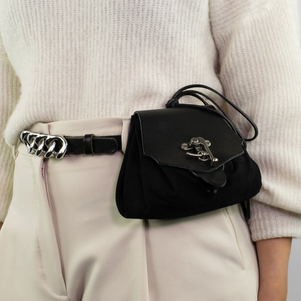 Hand- & Gürteltasche Größe M Lifestyle