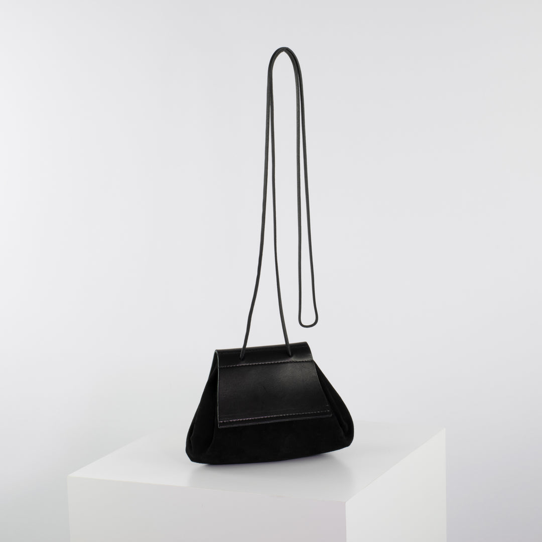 Hand- &amp; Gürteltasche Größe M schwarz Veloursleder