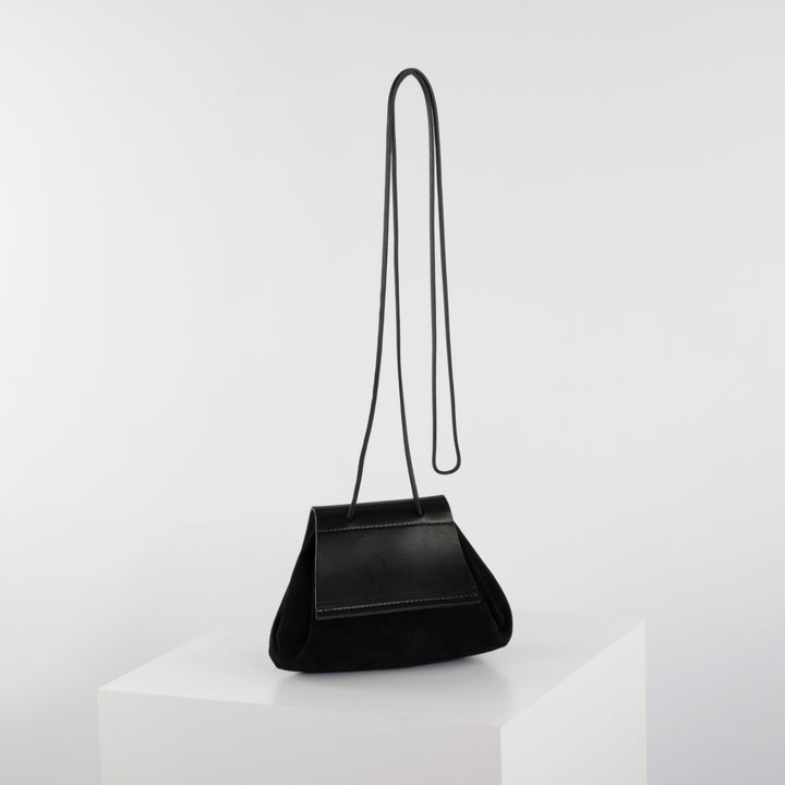 Hand- &amp; Gürteltasche Größe M schwarz Veloursleder