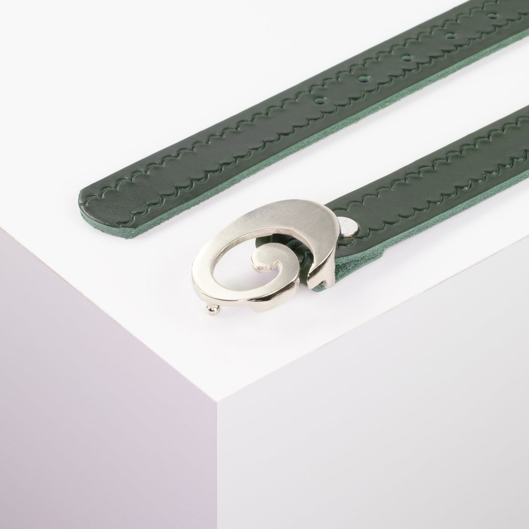 Ledergürtel 3cm mit Schnalle Schnecke silber glänzend grün kleine Welle