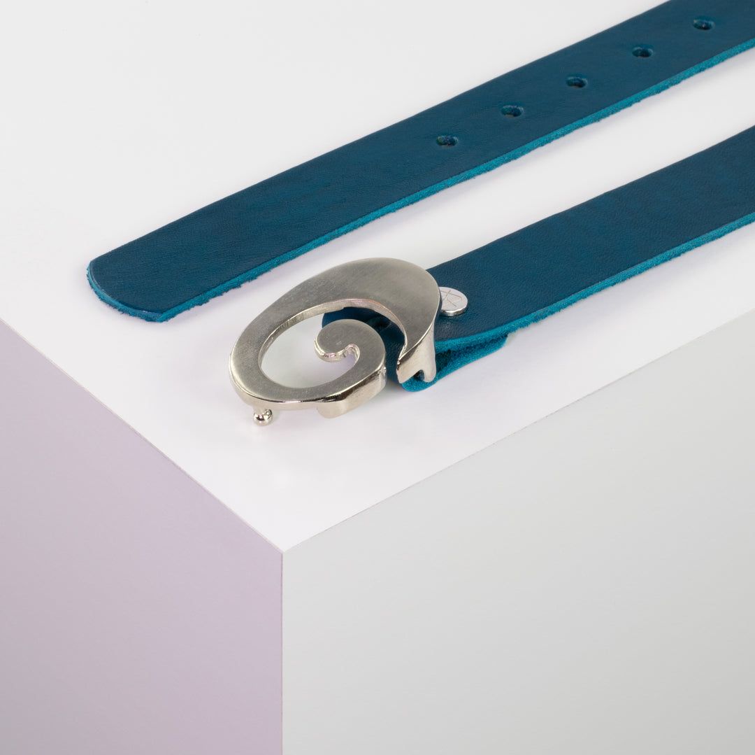 Ledergürtel 3cm mit Schnalle Schnecke silber glänzend petrol ohne Muster